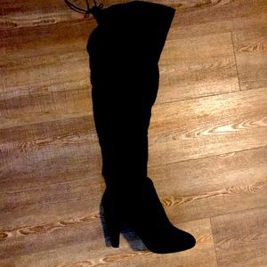 Over the thigh velvet like boot